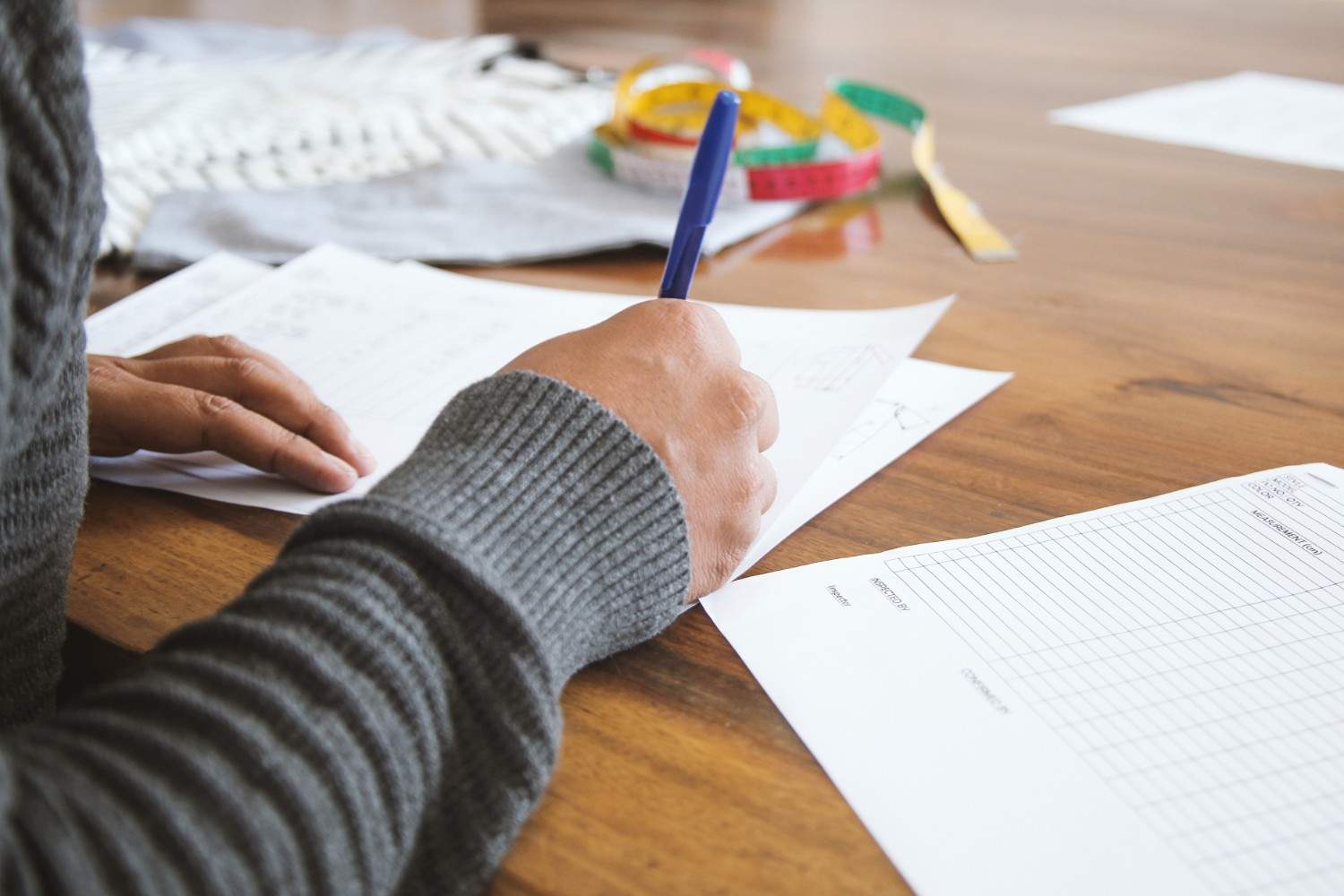 Comment suivre une demande d'autorisation de travail sur l'ANEF : guide complet
