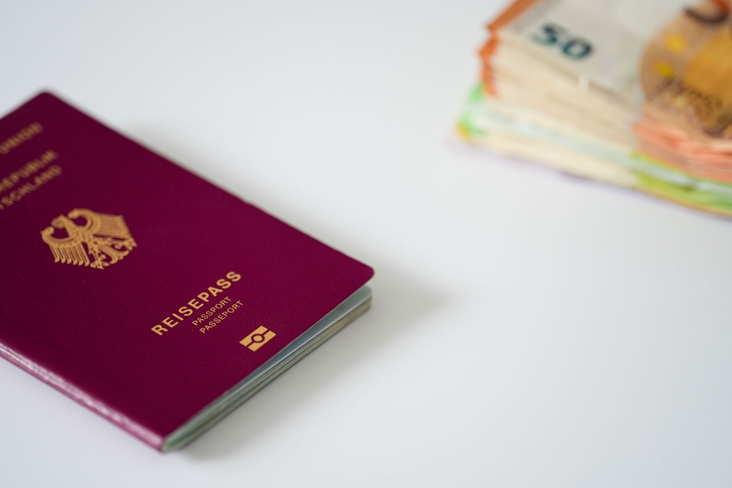 Pièces à fournir pour la naturalisation française : la checklist essentielle pour un dossier accepté