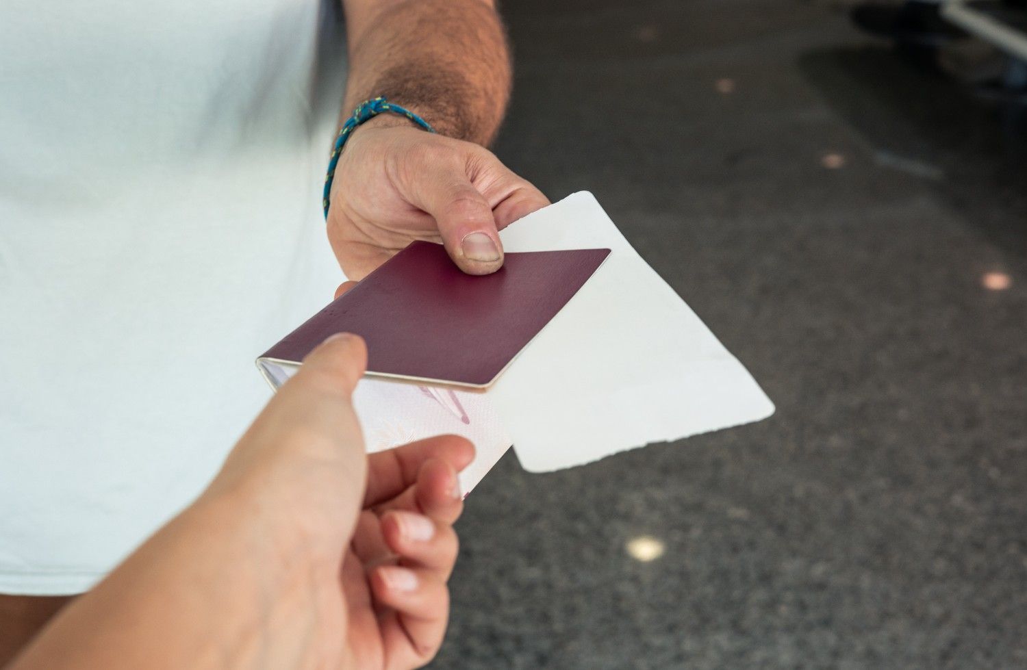 OQTF : signification et droits des étrangers face à cette décision
