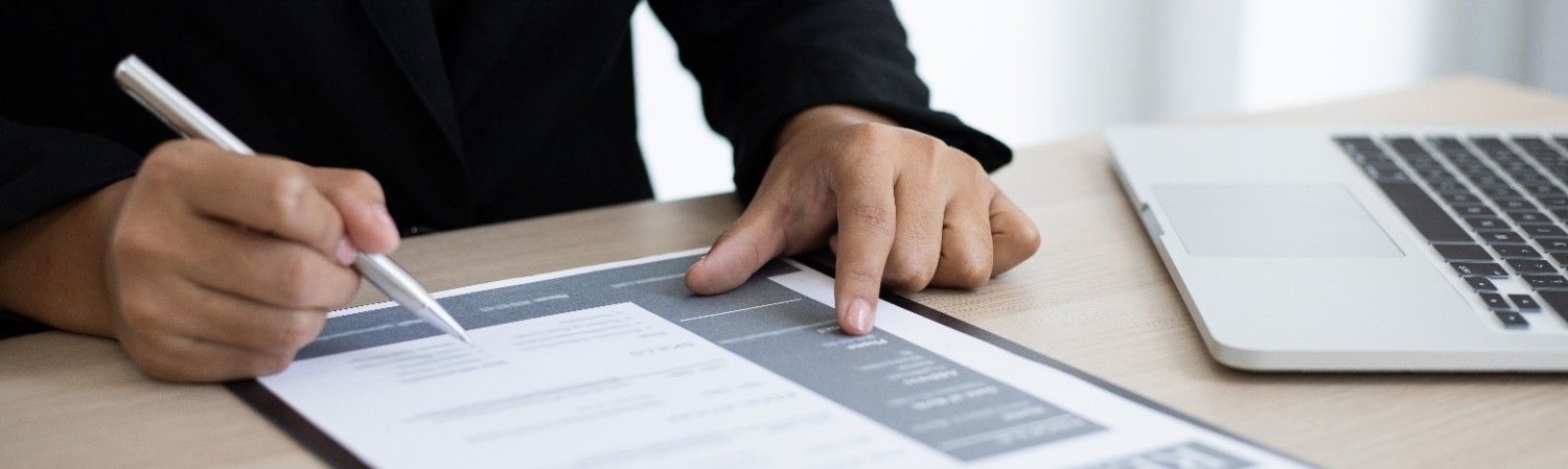 Première demande de titre de séjour : étapes, documents et conseils pour réussir