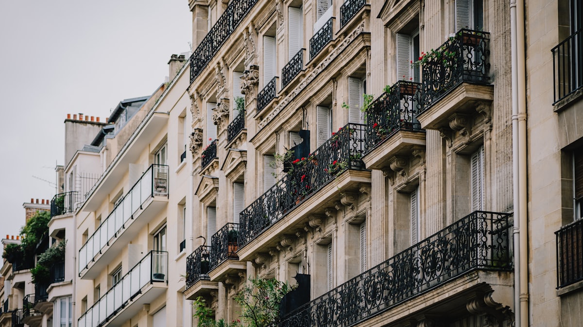 Renouveler son titre de séjour vie privée et familiale : toutes les étapes pour rester en France sereinement